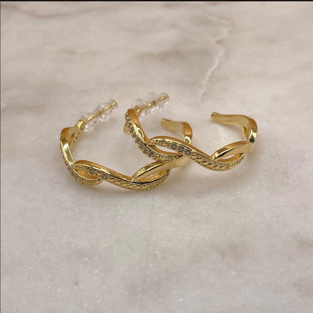 Melania Clara Hoop Earrings
